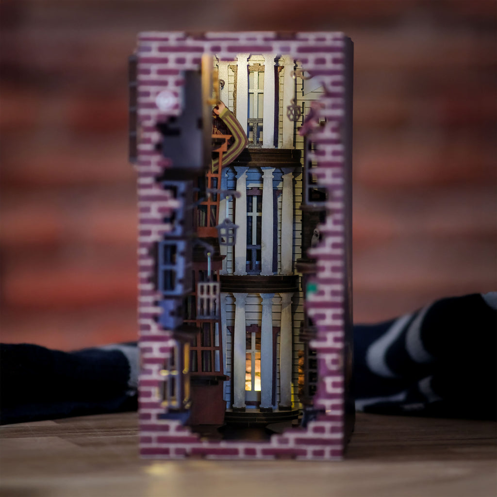 Immagine del prodotto Harry Potter - Modello Book Nook Diagon Alley in legno