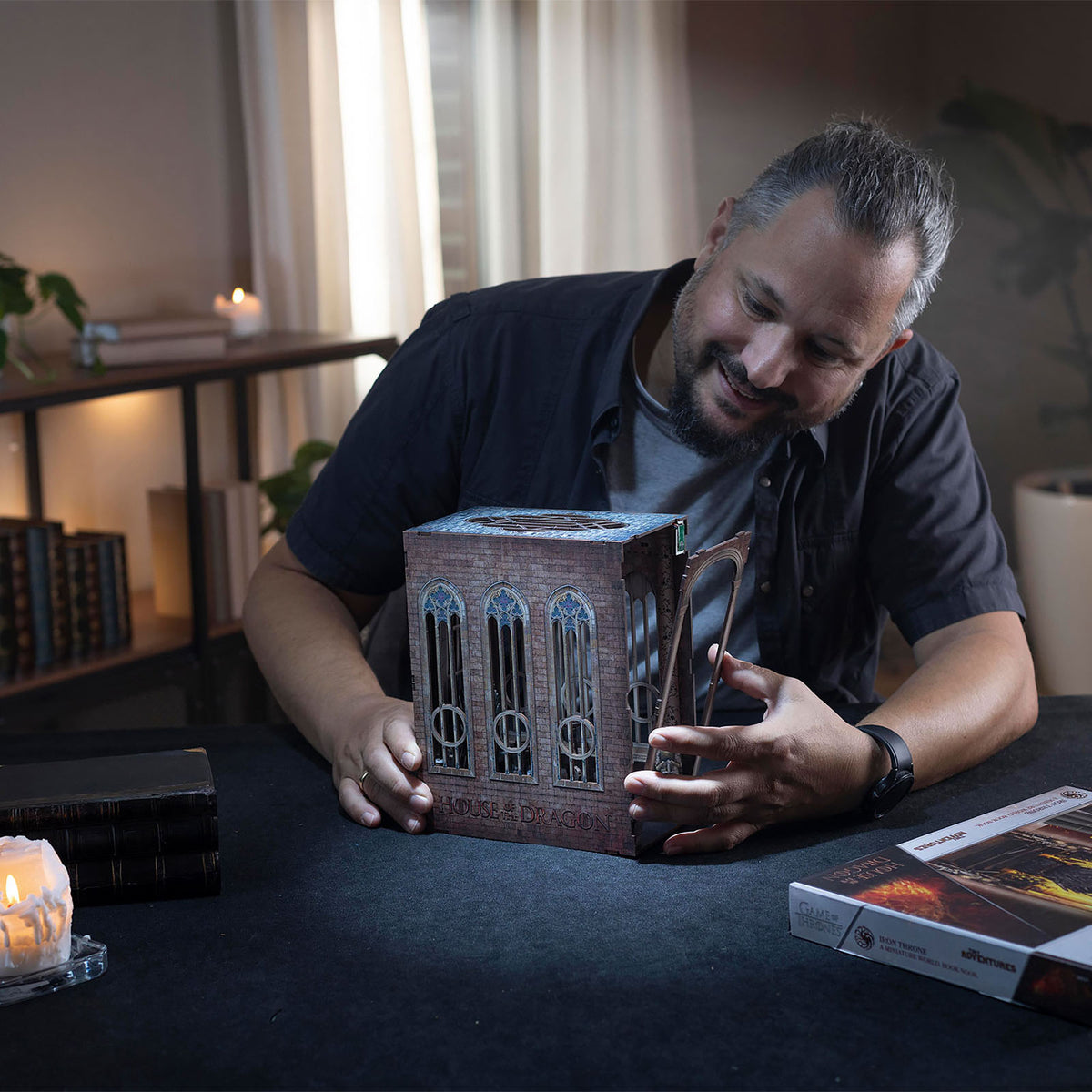 Immagine del prodotto Game of Thrones - Trono di Ferro Book Nook Kit Modello in Legno