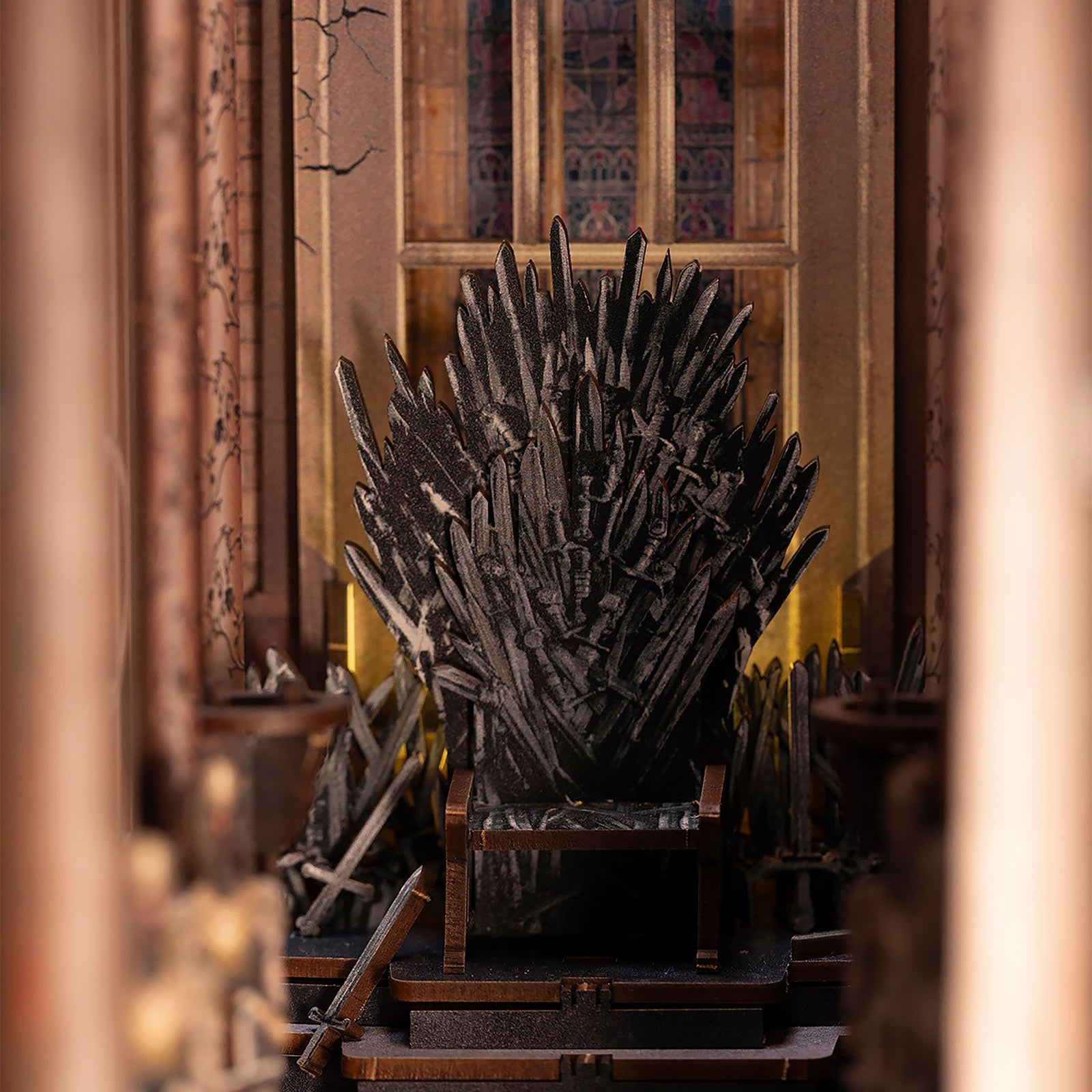 Immagine del prodotto Game of Thrones - Trono di Ferro Book Nook Kit Modello in Legno