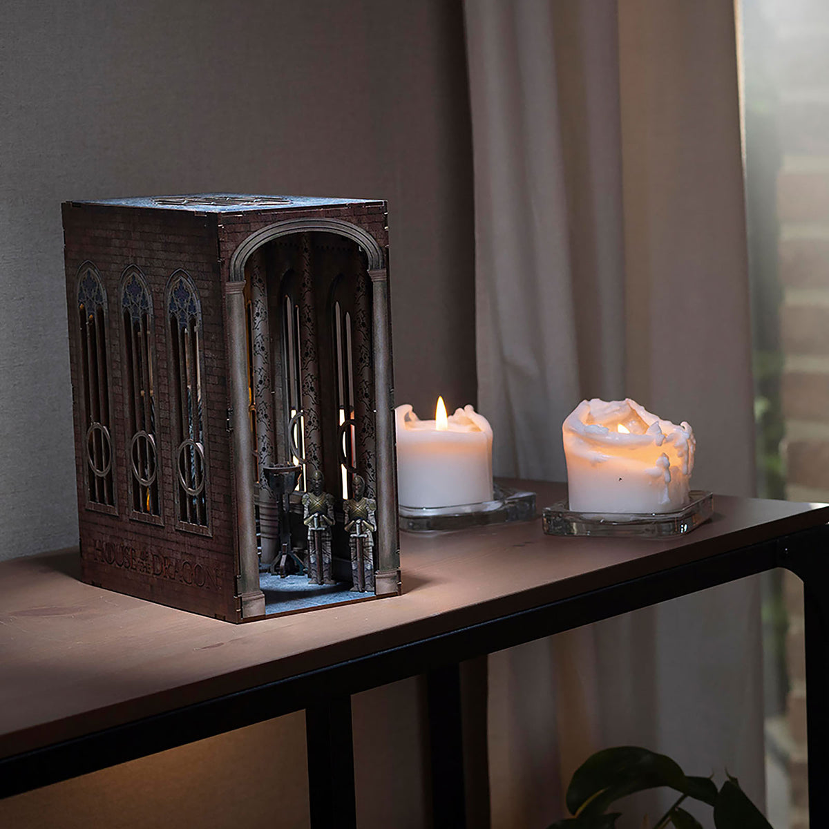 Immagine del prodotto Game of Thrones - Trono di Ferro Book Nook Kit Modello in Legno