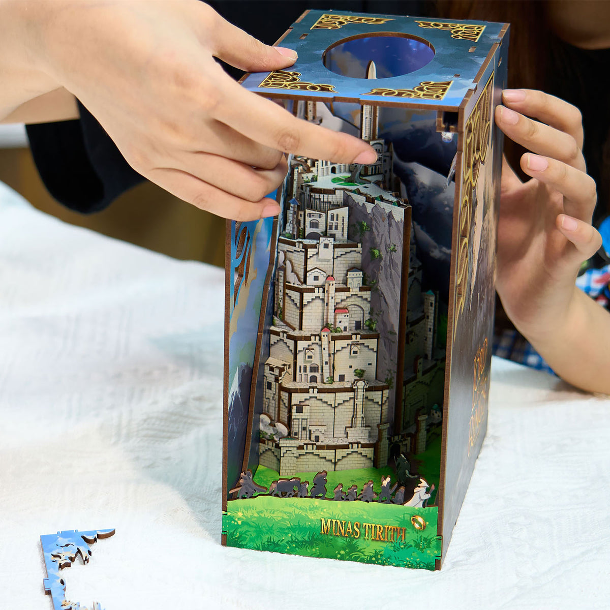 Immagine del prodotto Il Signore degli Anelli - Minas Tirith Book Nook kit modello in legno