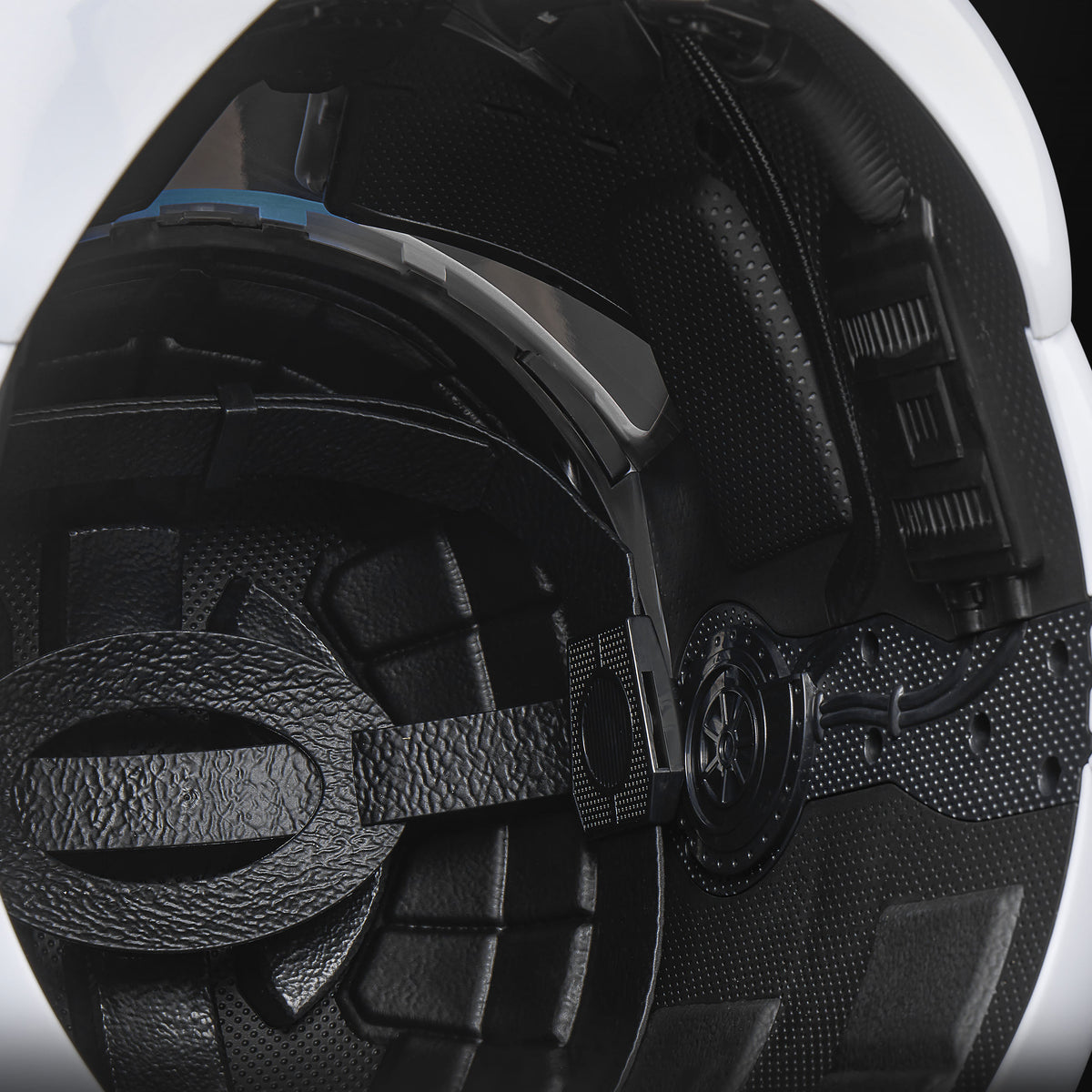 Immagine del prodotto Star Wars – Replica casco Clone Trooper 501st Legion con effetti sonori