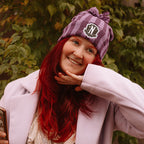 Immagine del prodotto Wednesday - Berretto con pompon logo Nevermore