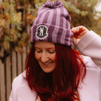 Immagine del prodotto Wednesday - Berretto con pompon logo Nevermore