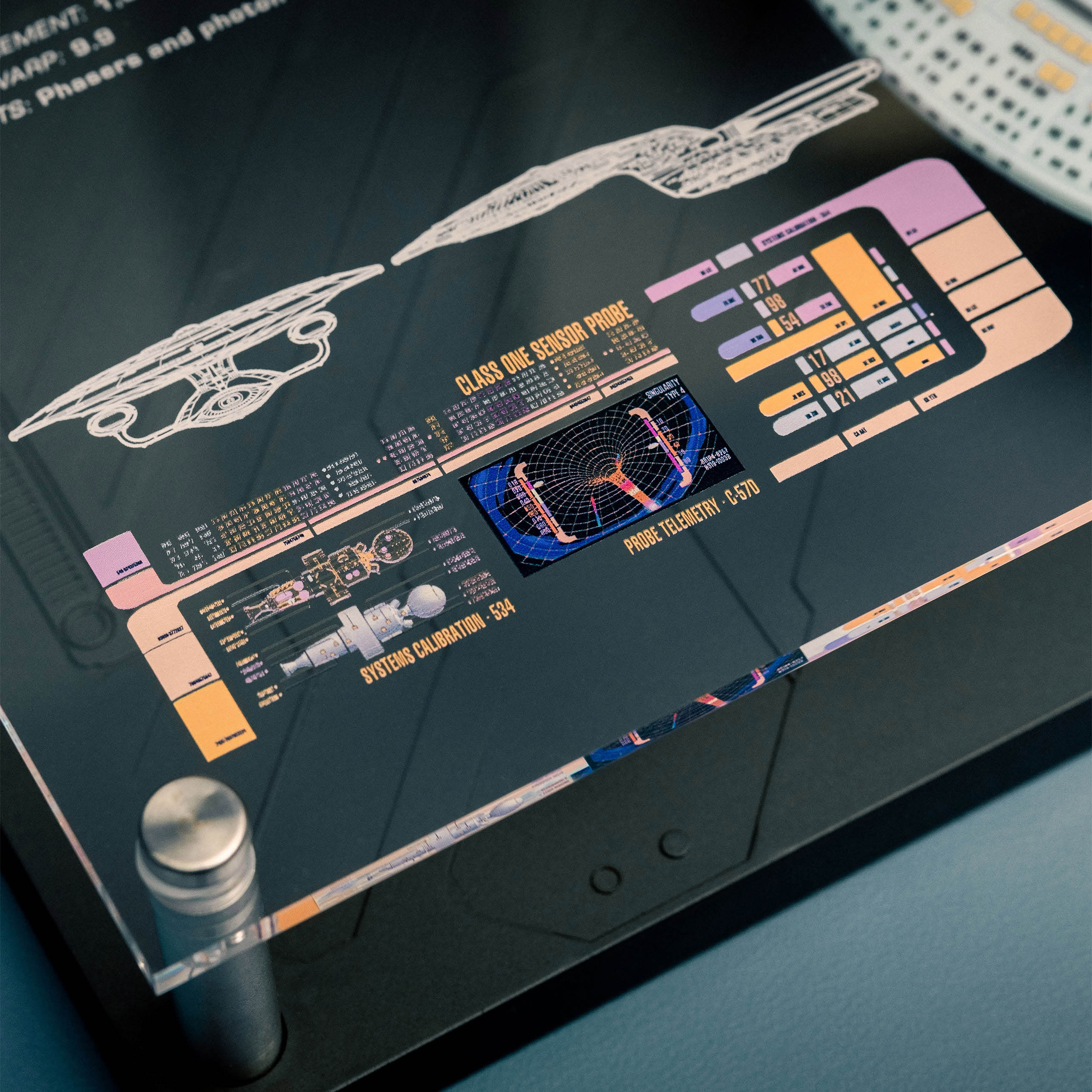 Immagine del prodotto Targa da parete Enterprise NCC-1701-D con replica del modello - Star Trek