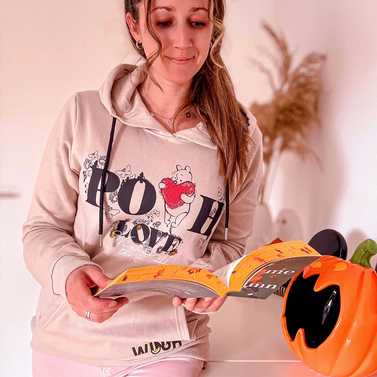 Product image Winnie the Pooh - Pooh Love Hoodie beige