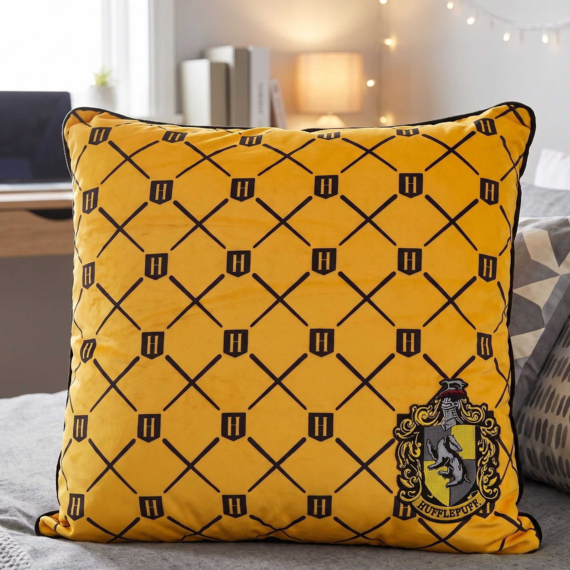 Product image Harry Potter - Hufflepuff Logo Cushion