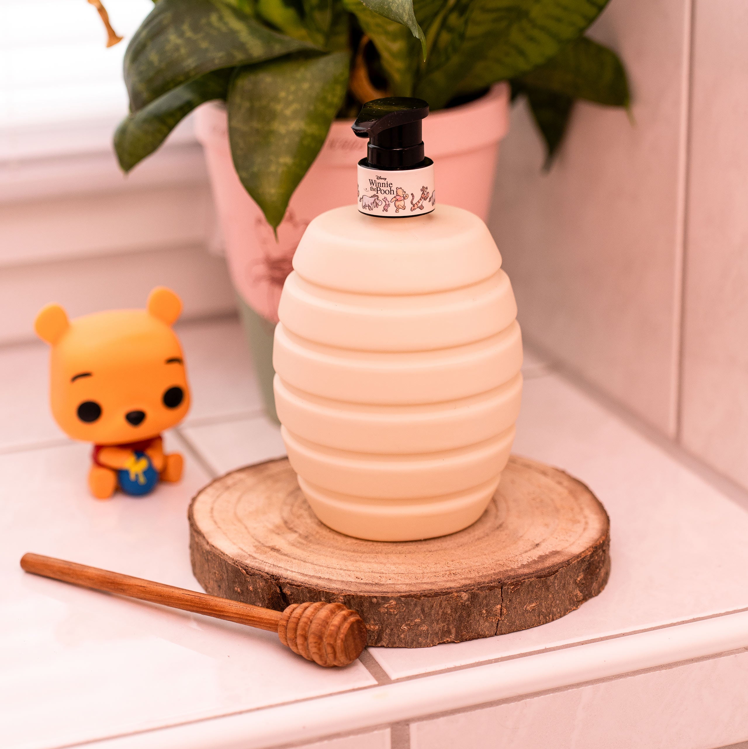 Immagine del prodotto Winnie the Pooh - Dispenser di sapone a forma di vaso di miele con gel detergente
