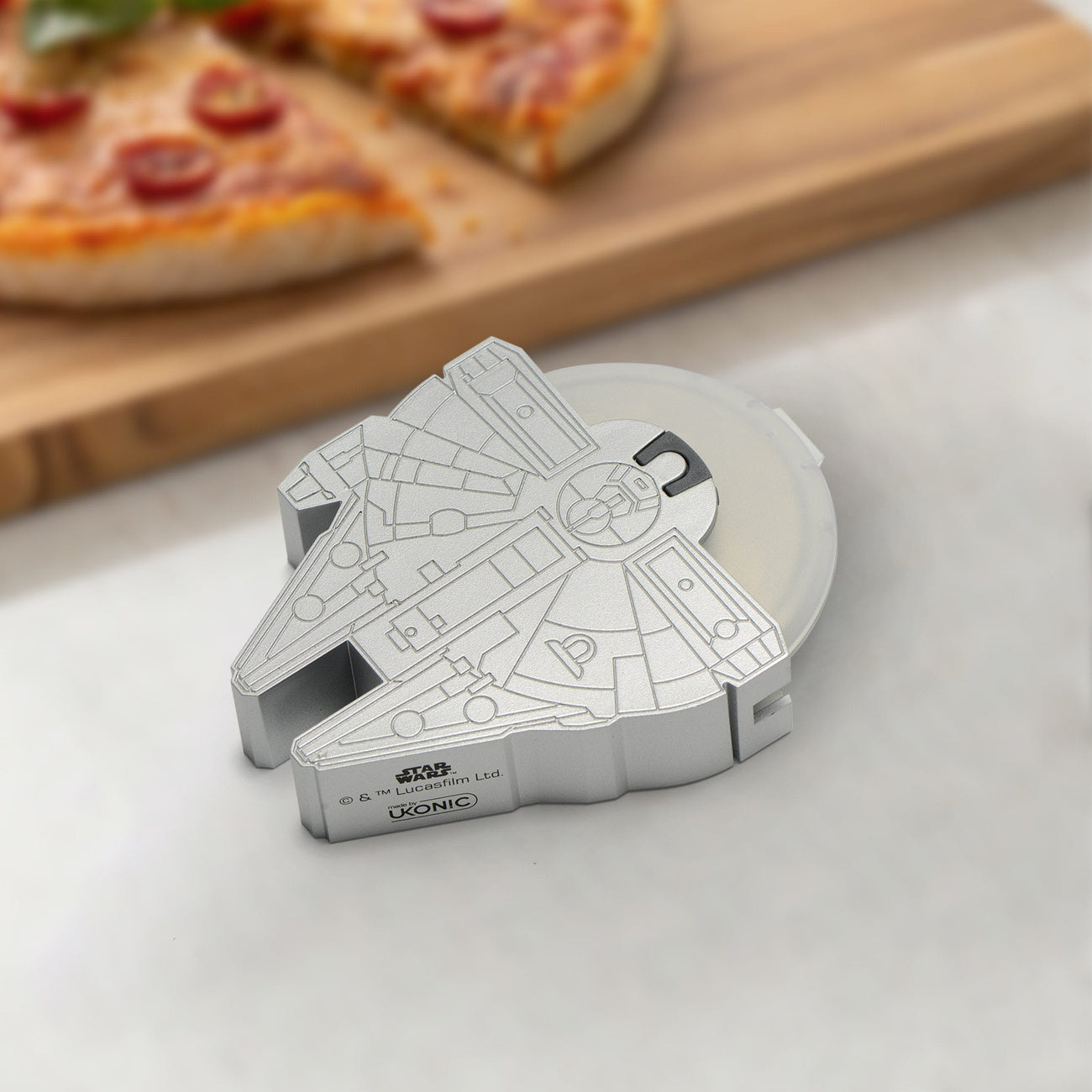 Immagine del prodotto Tagliapizza Millennium Falcon - Star Wars