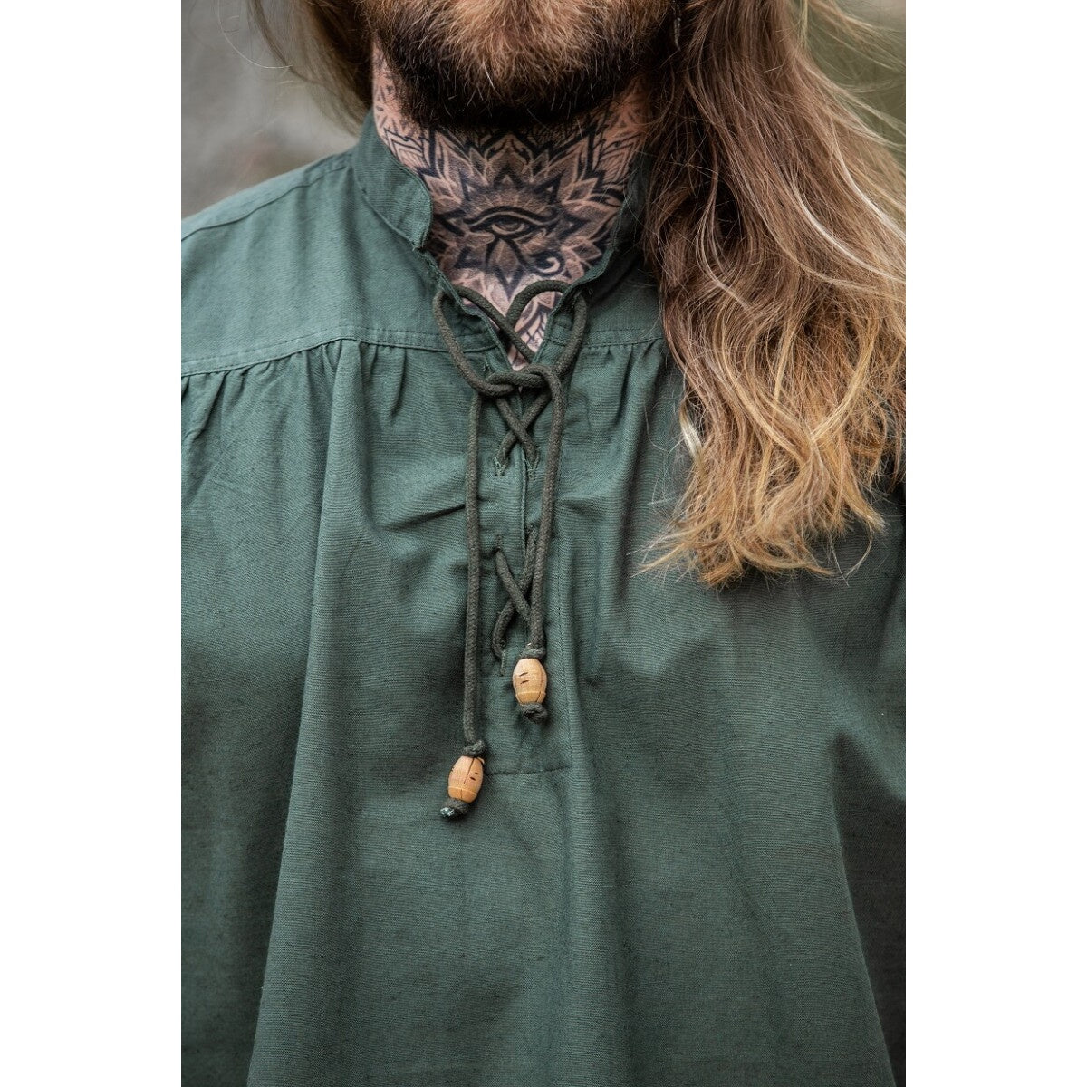 Immagine del prodotto Camicia medievale con colletto alto con lacci Louis senza maniche verde