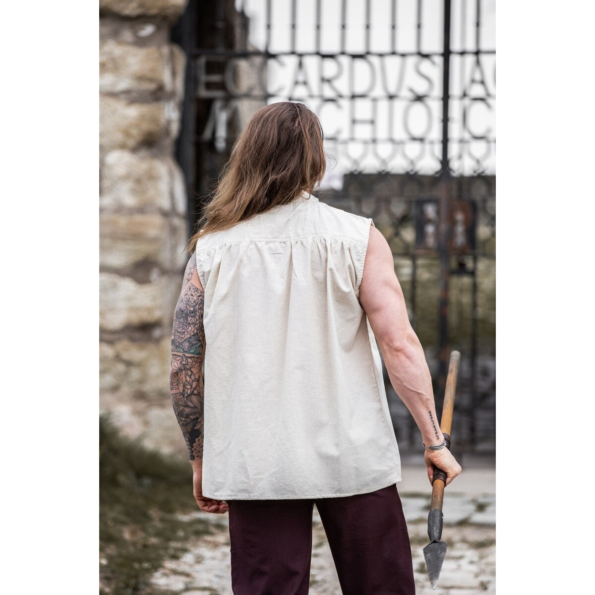 Immagine del prodotto Camicia medievale con colletto in piedi con lacci Louis senza maniche beige