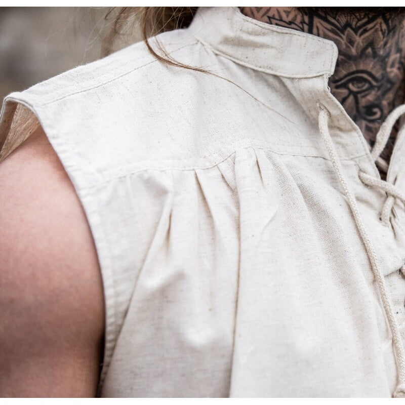 Immagine del prodotto Camicia medievale con colletto in piedi con lacci Louis senza maniche beige