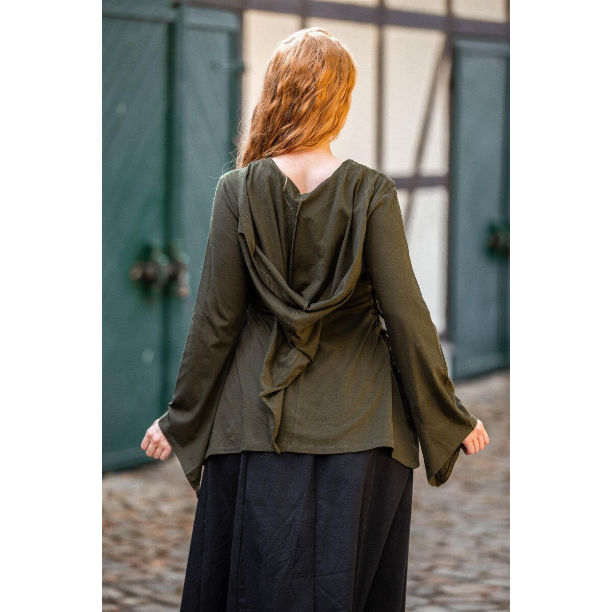 Immagine del prodotto Blusa medievale Lea con cappuccio e allacciatura verde