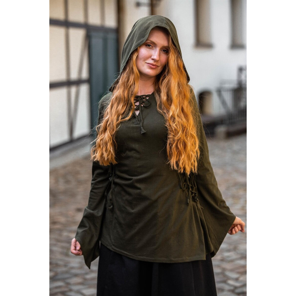 Immagine del prodotto Blusa medievale Lea con cappuccio e allacciatura verde