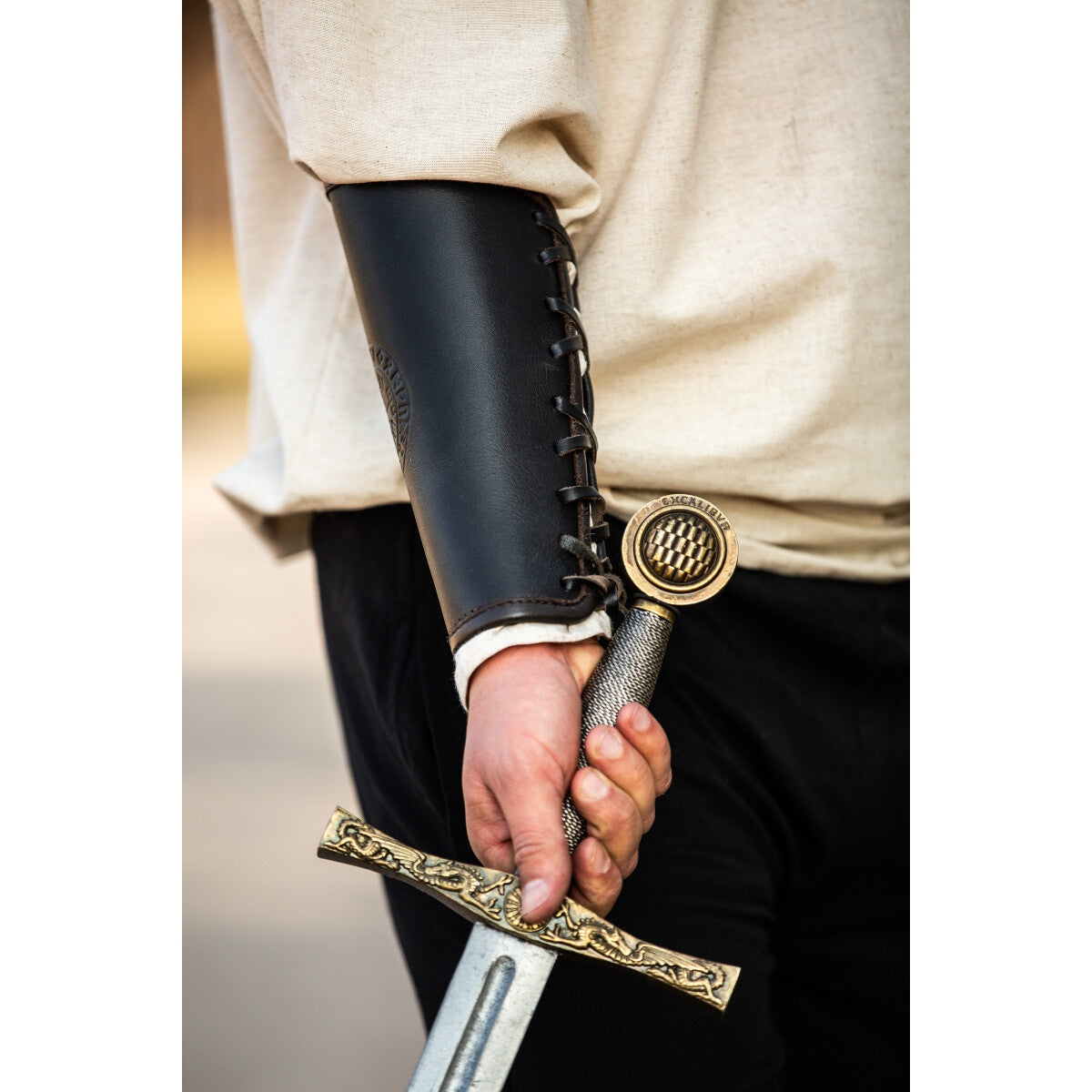 Immagine del prodotto Bracciale medievale in pelle Ottar con incisione Vegvisir nero