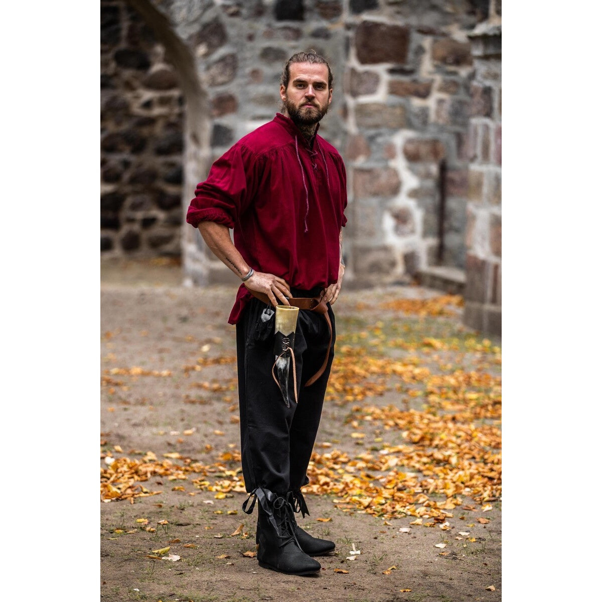 Immagine del prodotto Camicia medievale con collo alto e lacci Friedrich rosso bordeaux