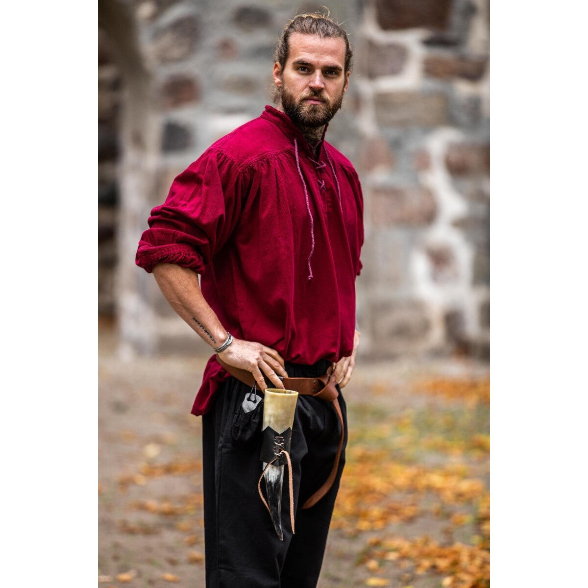 Immagine del prodotto Camicia medievale con collo alto e lacci Friedrich rosso bordeaux