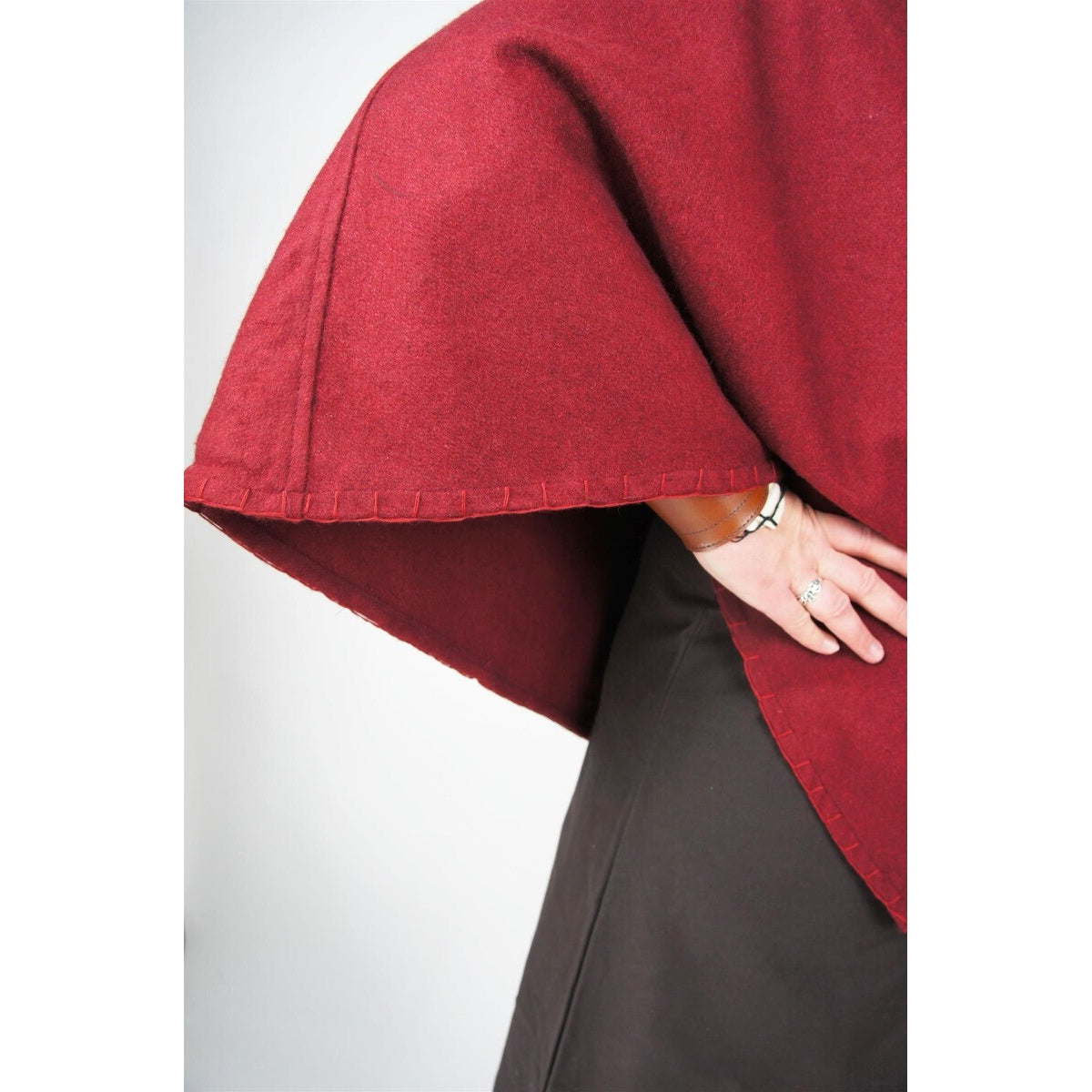 Immagine del prodotto Cappuccio medievale Egill con ricamo rosso