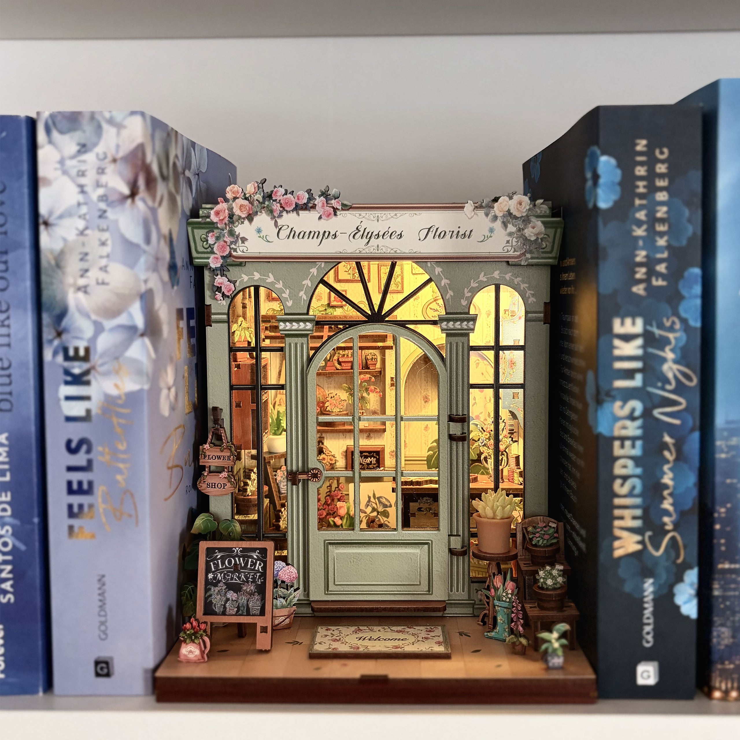 Immagine del prodotto CuteBee - Modellino casa in miniatura Book Nook Champs-Élysées Florist