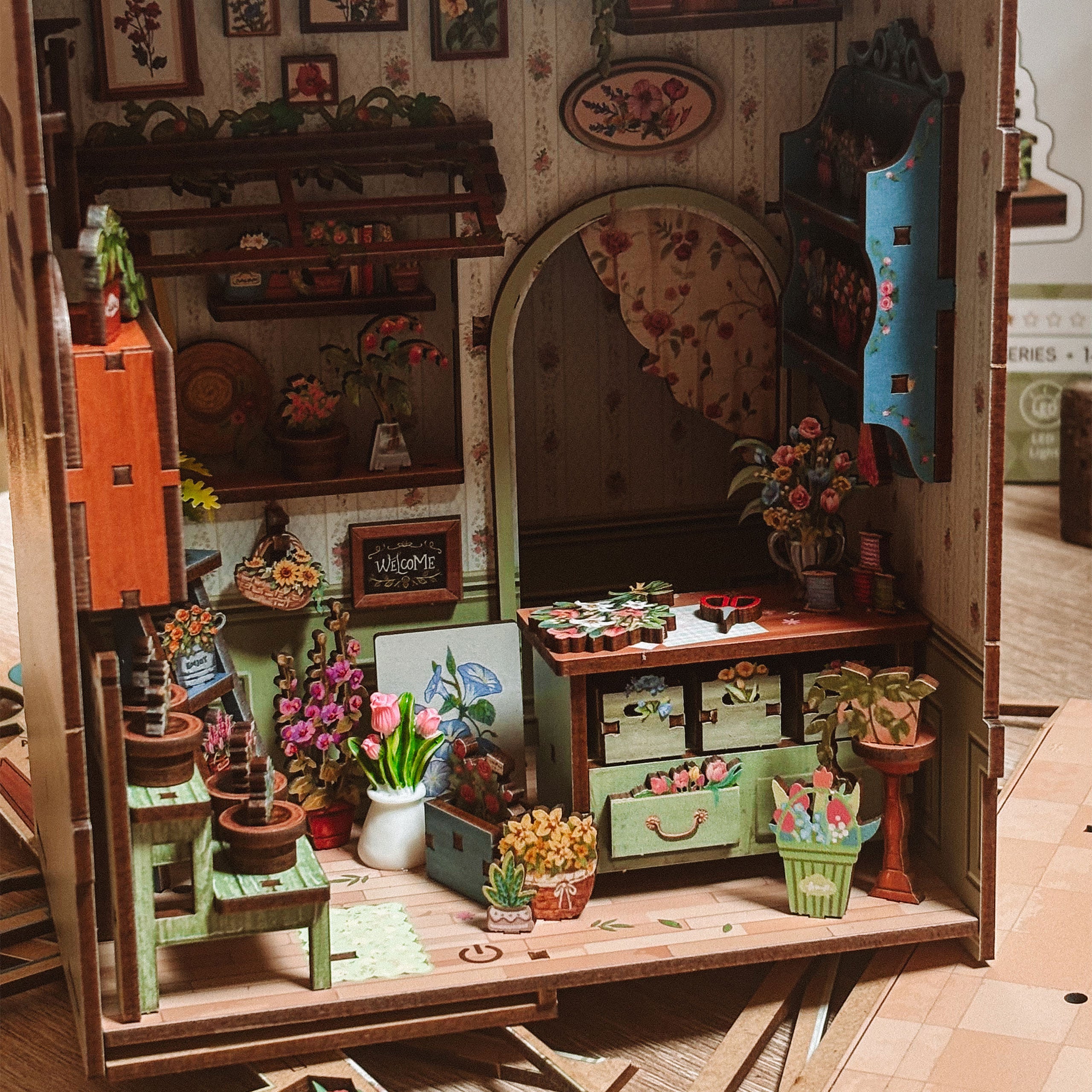 Product image CuteBee - Champs-Élysées Florist Miniature House Book Nook Model Kit