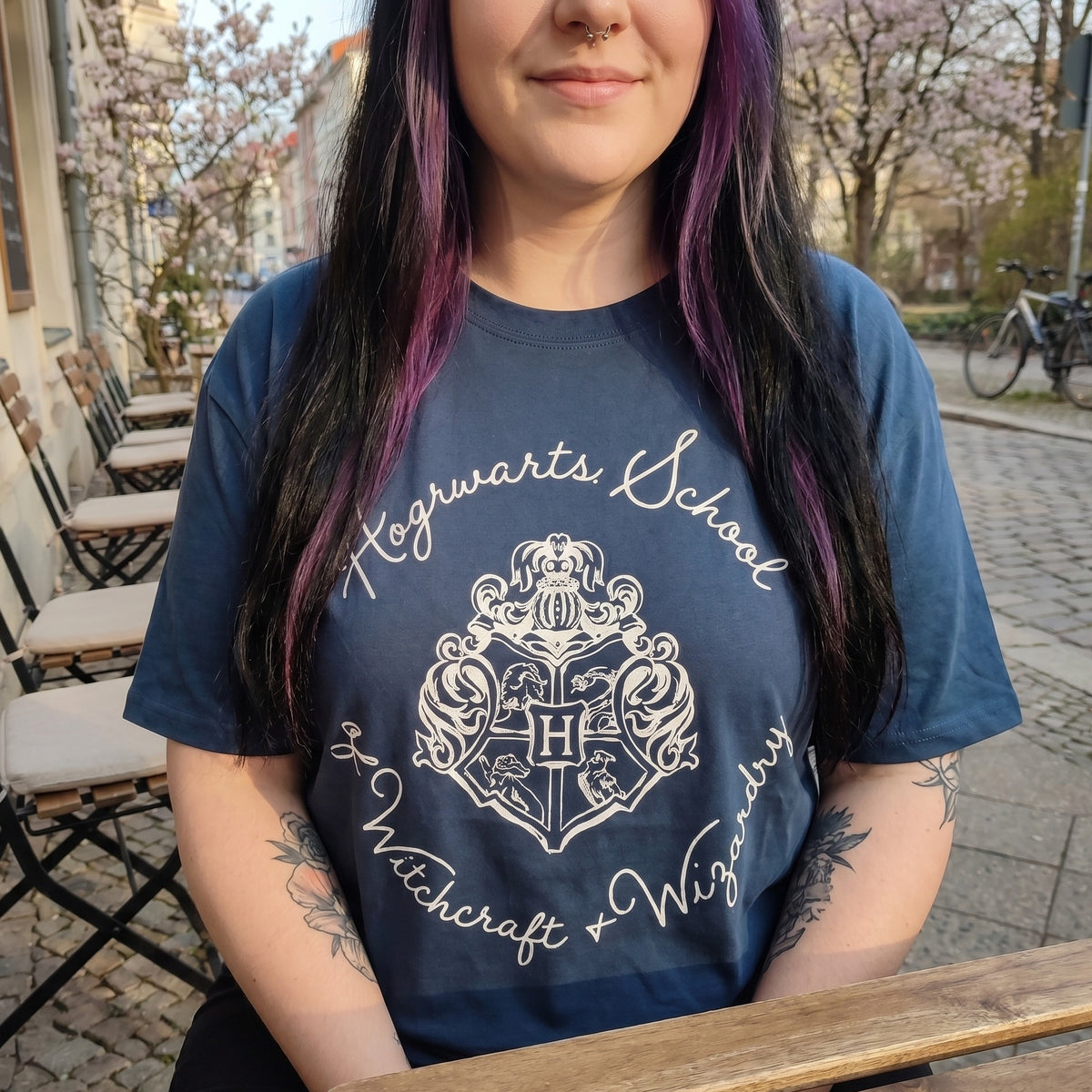 Immagine del prodotto T-shirt stemma Hogwarts blu - Harry Potter