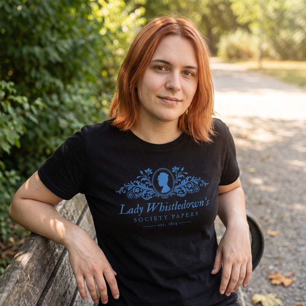 Immagine del prodotto T-shirt Society Papers nera per fan di Bridgerton