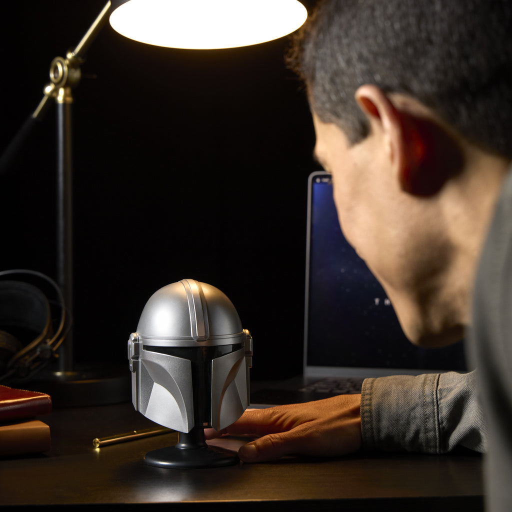 Immagine del prodotto Star Wars - Replica mini elmo Mandalorian su base