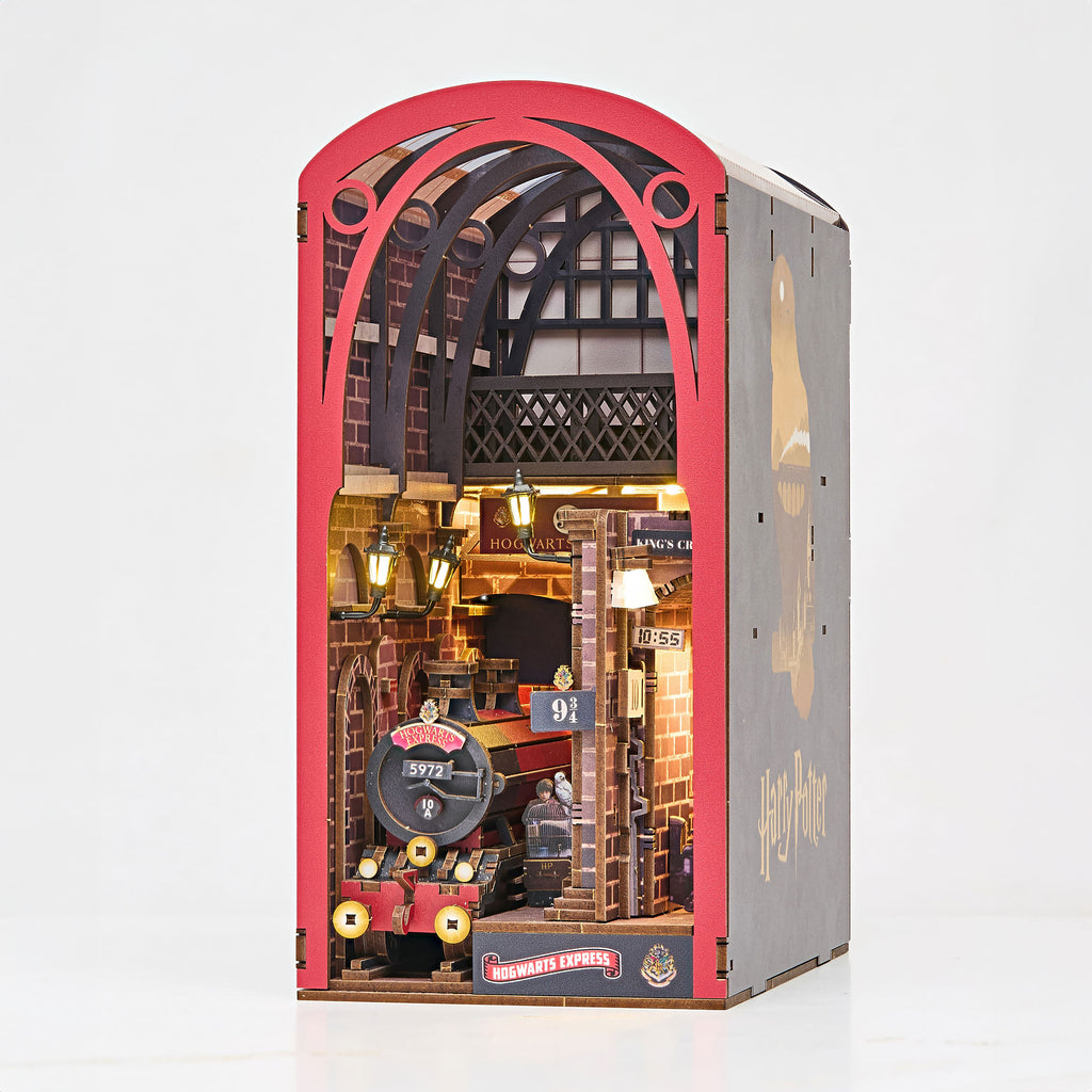 Immagine del prodotto Harry Potter – Kit modello in legno Hogwarts Express Book Nook