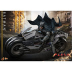 Immagine del prodotto The Flash Movie Masterpiece action figure con veicolo 1/6 Batman & Batcycle set 30 cm