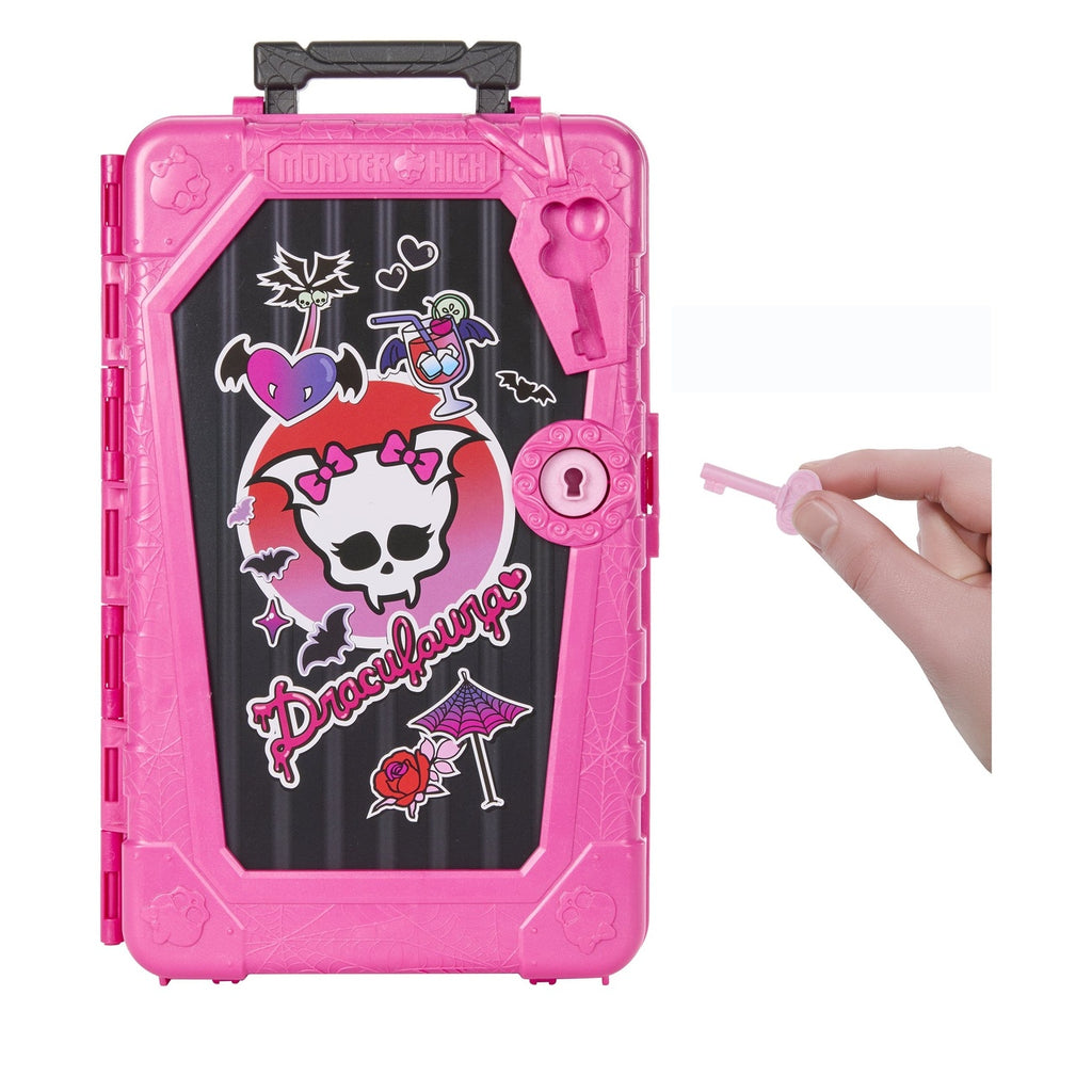 Immagine del prodotto Monster High Skulltimate Secrets Bambola Destination: Gore-geous Oasis – Draculaura