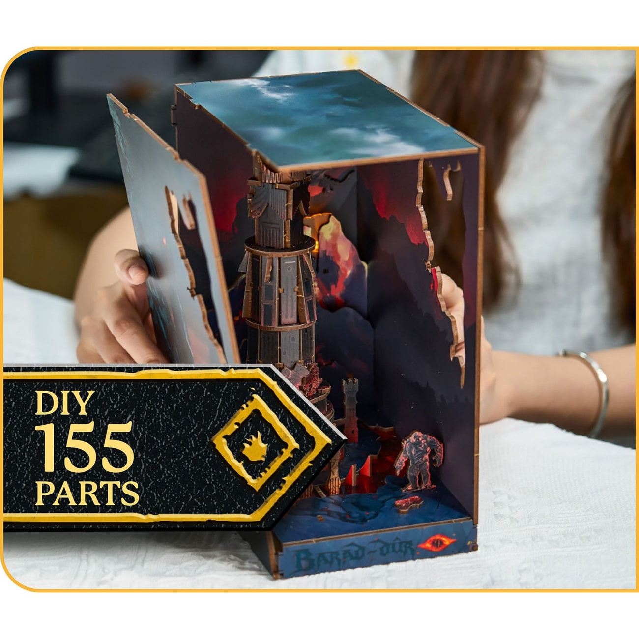 Immagine del prodotto Il Signore degli Anelli Tiny Adventures Book Nook mini diorama Barad-dûr 23 cm
