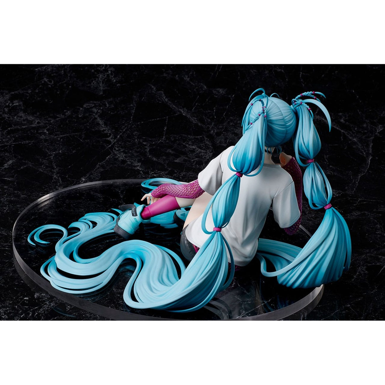 Product image Hatsune Miku Statue 1/4 Yoneyama Mai The Latest Street Style "Cute" Limited Edition 17 cm