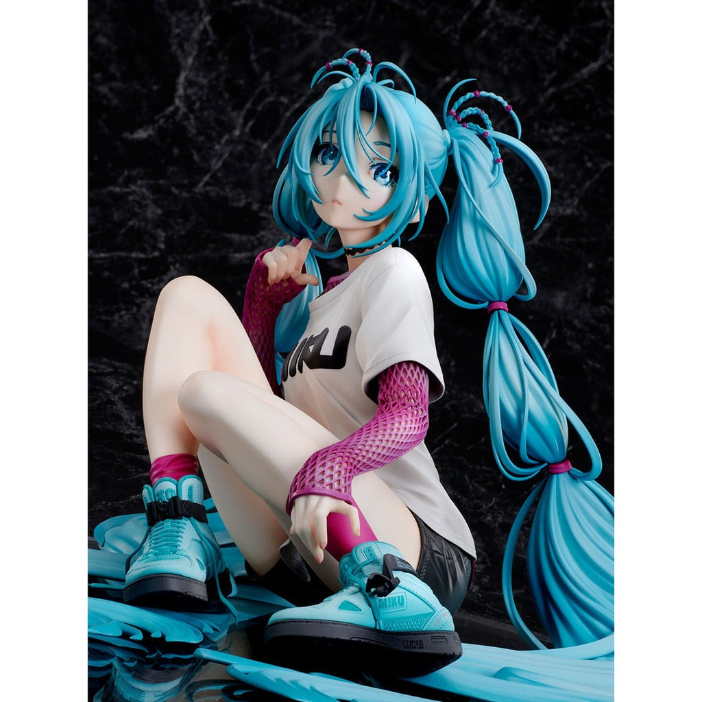 Product image Hatsune Miku Statue 1/4 Yoneyama Mai The Latest Street Style "Cute" Limited Edition 17 cm