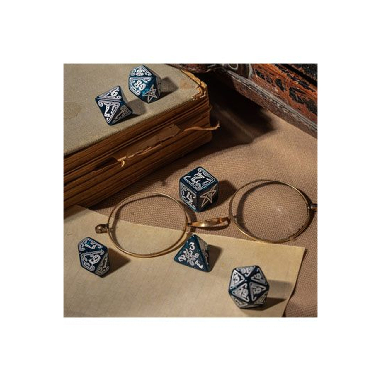 Product image Call of Cthulhu Dice Set Abyssal & White (7)