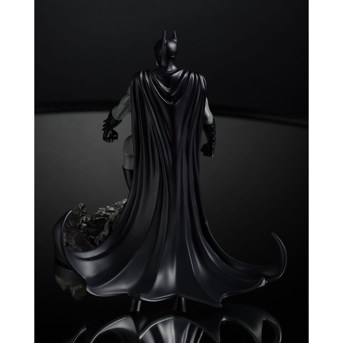 Immagine del prodotto DC Direct Statua 1/10 Batman by Bjorn Barends (Black & White) 18 cm