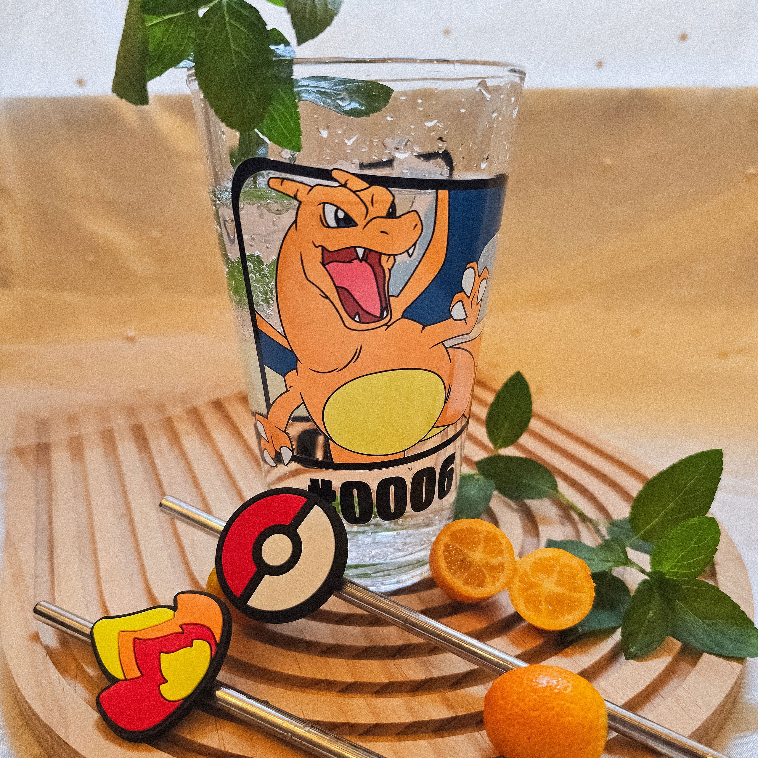 Immagine del prodotto Tumbler in vetro Pokémon con cannucce Charizard 480 ml