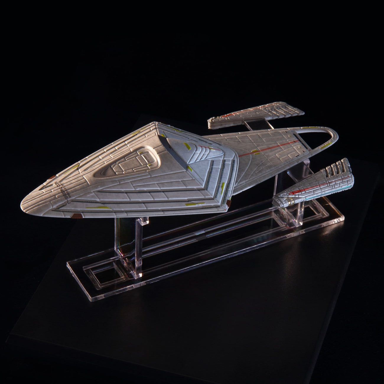Product image Star Trek Library Die-Cast U.S.S. Voyager NCC-74656-J 10 cm