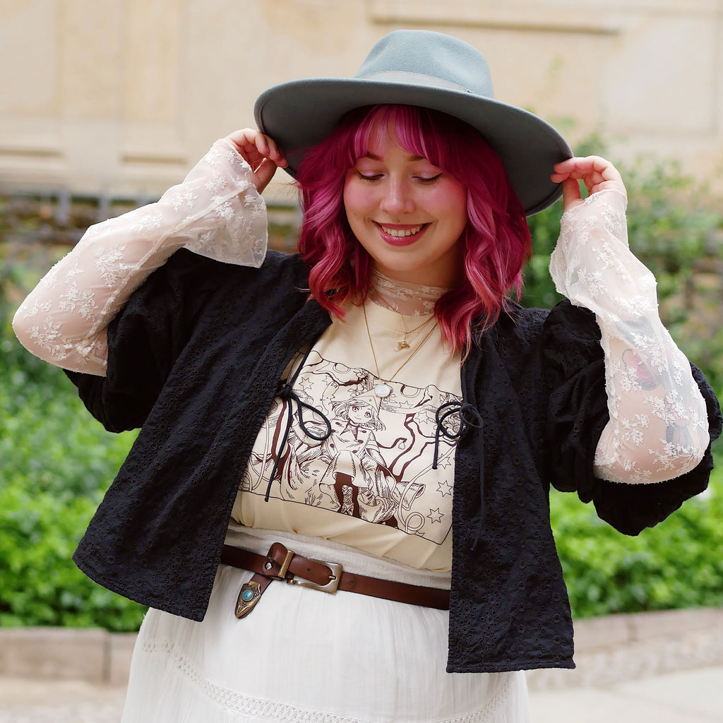 Immagine del prodotto T-shirt beige per fan di Coco e Atelier of Witch Hat
