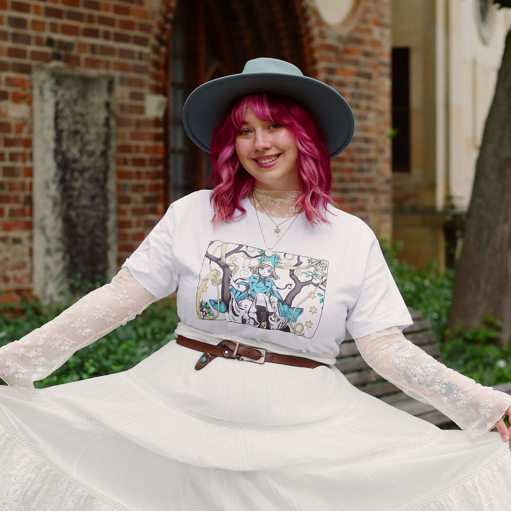 Immagine del prodotto T-shirt per fan di Coco e Atelier of Witch Hat Limited Edition bianca