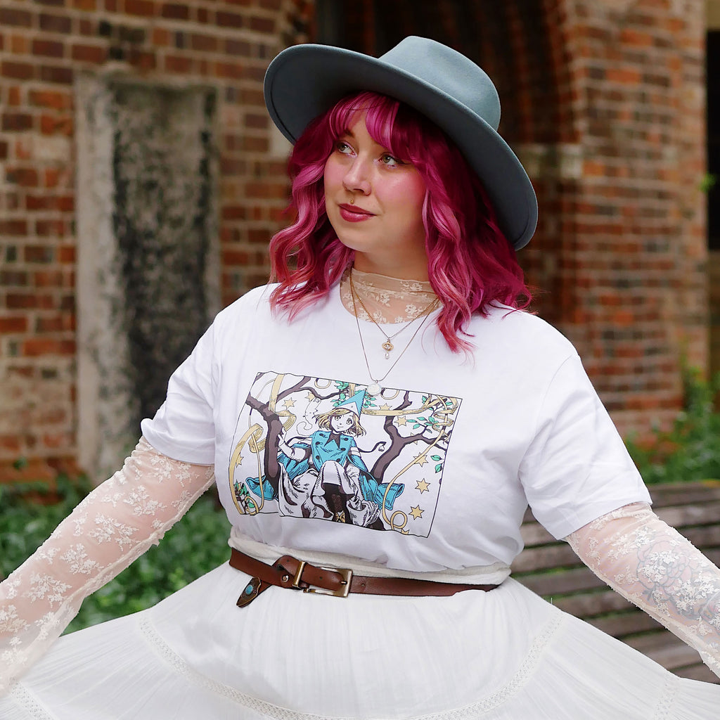 Immagine del prodotto T-shirt per fan di Coco e Atelier of Witch Hat Limited Edition bianca