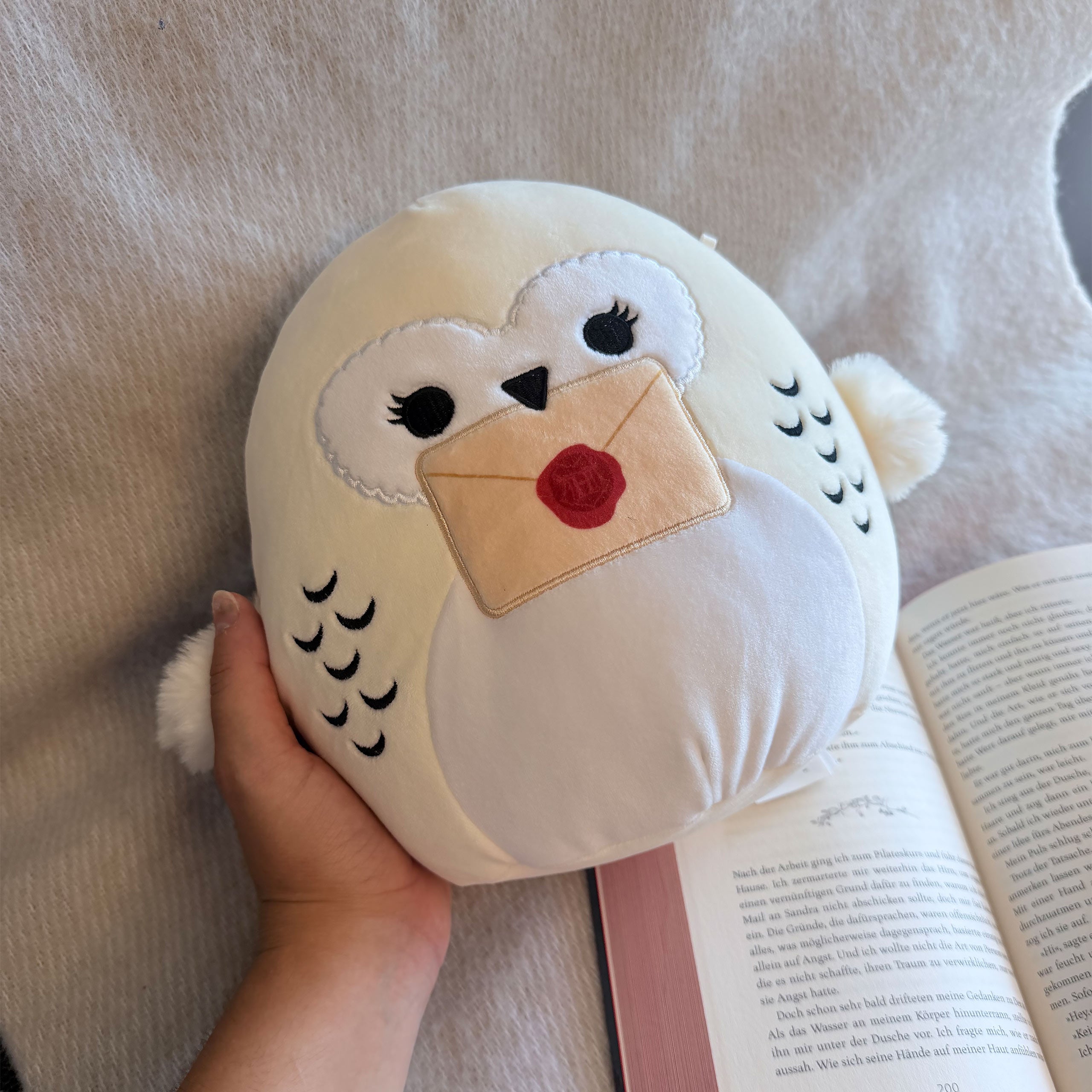 Immagine del prodotto Edvige con lettera di Hogwarts peluche Squishmallows - Harry Potter