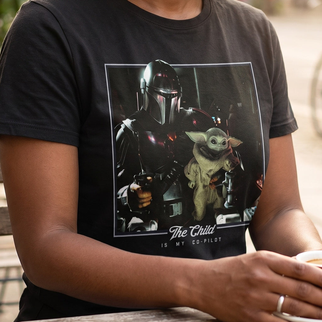 Immagine del prodotto The Child is My Co-Pilot T-shirt nera - Star Wars The Mandalorian