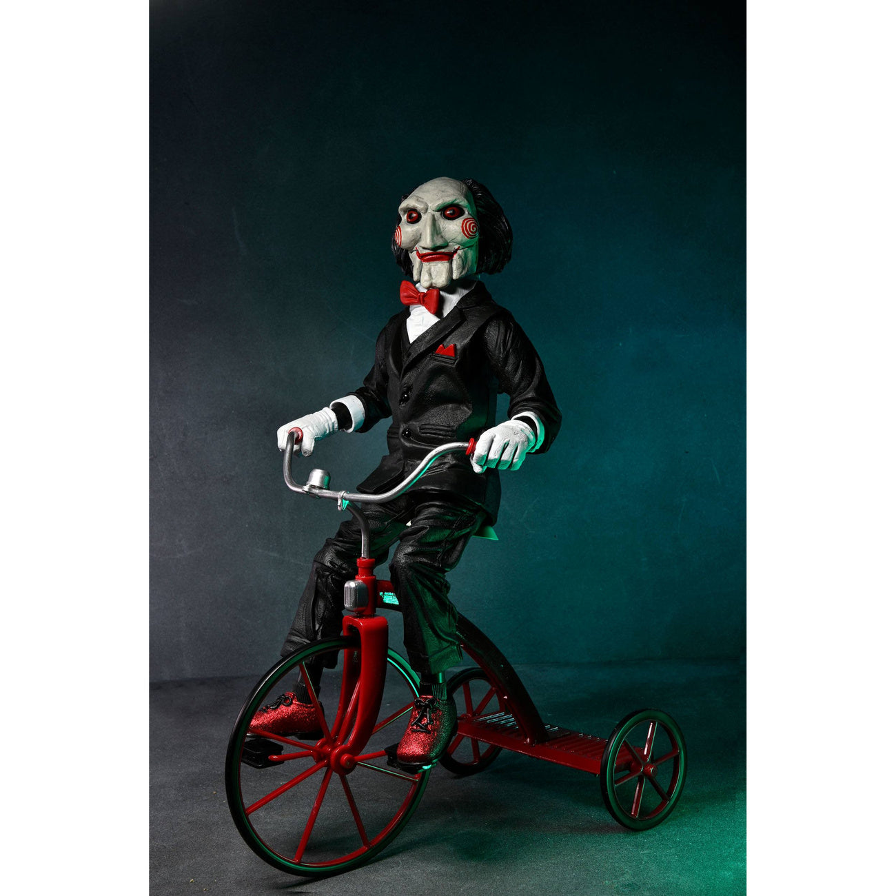 Immagine del prodotto Action figure Saw con suoni Billy con triciclo 30 cm