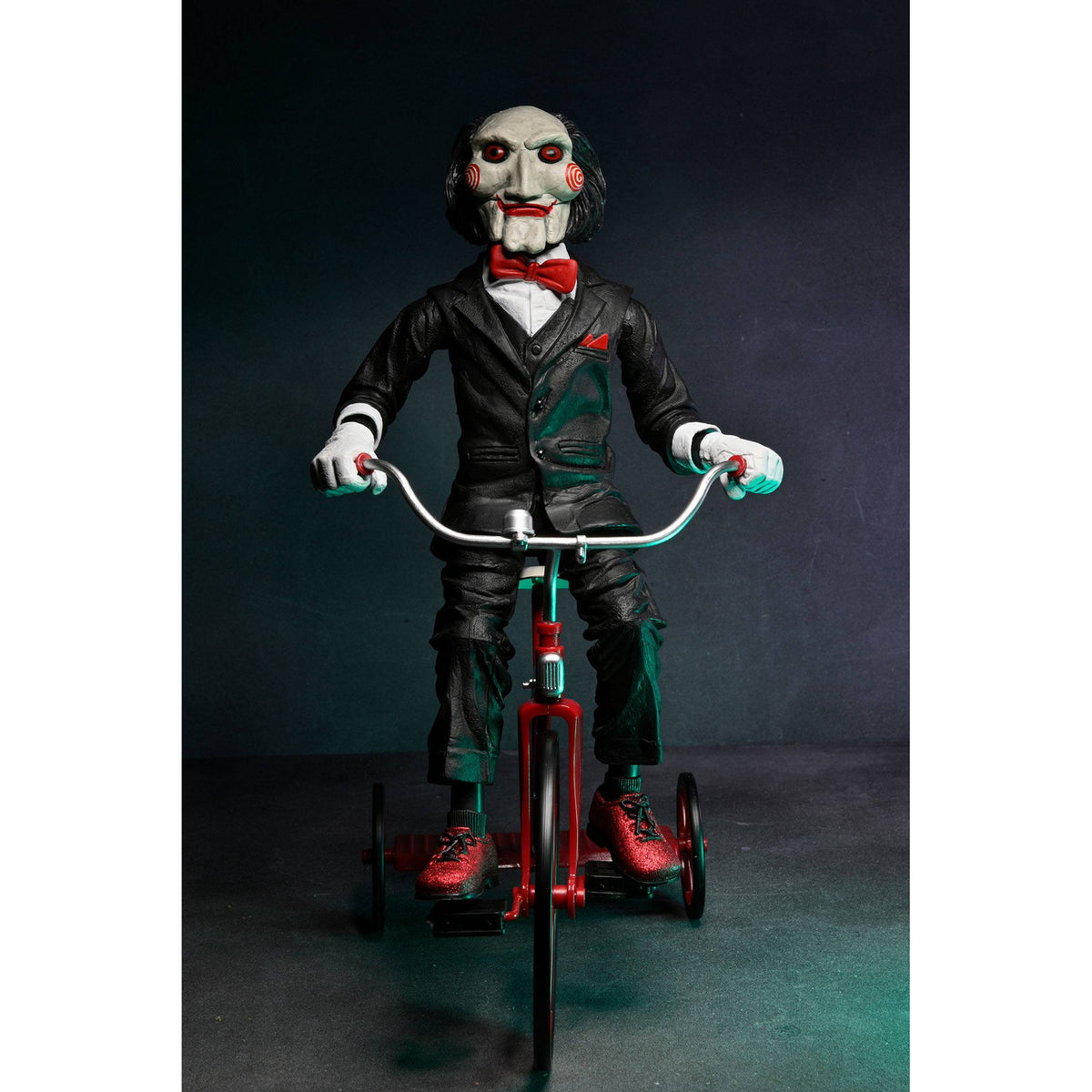 Immagine del prodotto Action figure Saw con suoni Billy con triciclo 30 cm
