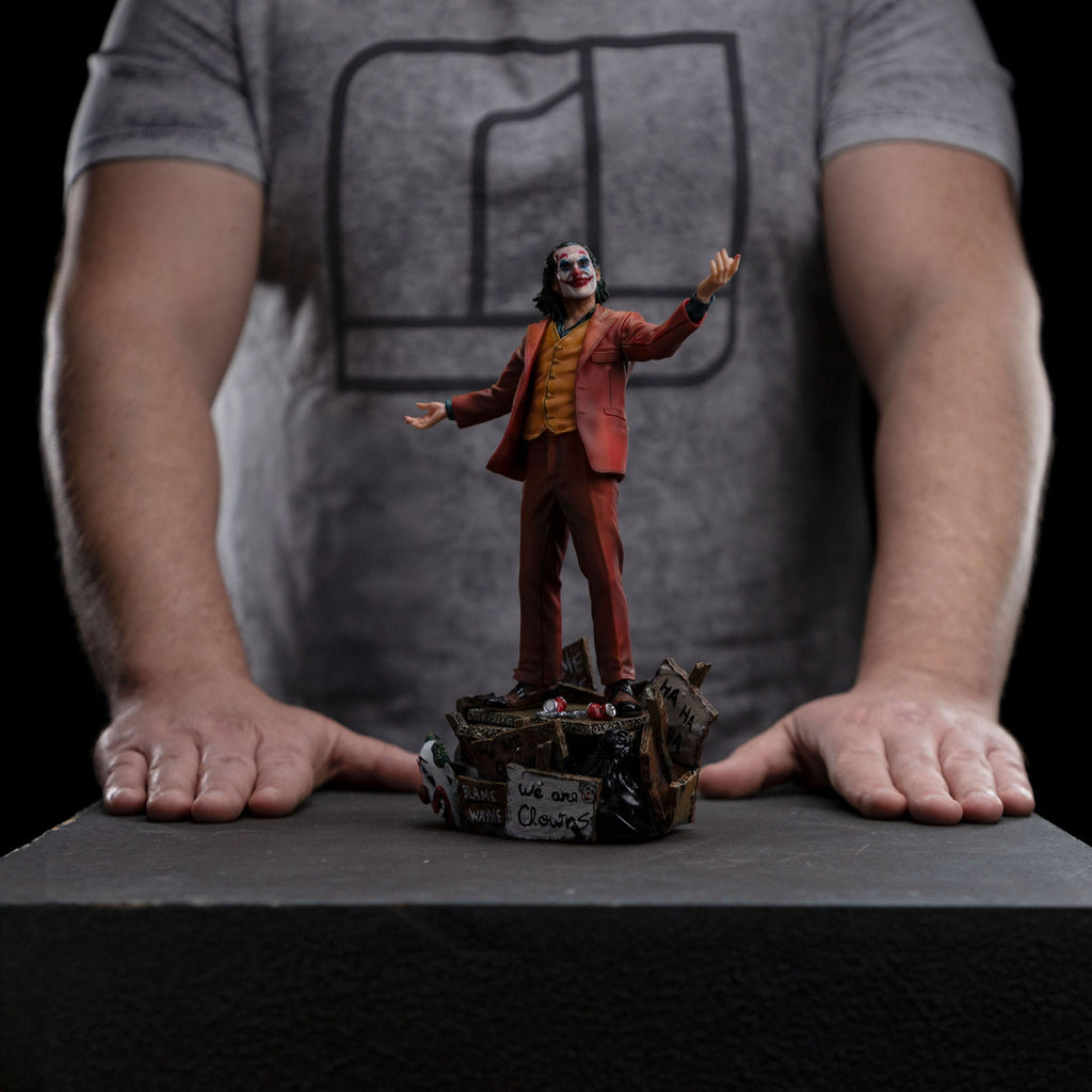 Immagine del prodotto DC Comics Statua Art Scale Deluxe 1/10 Joker (Arthur Fleck)
