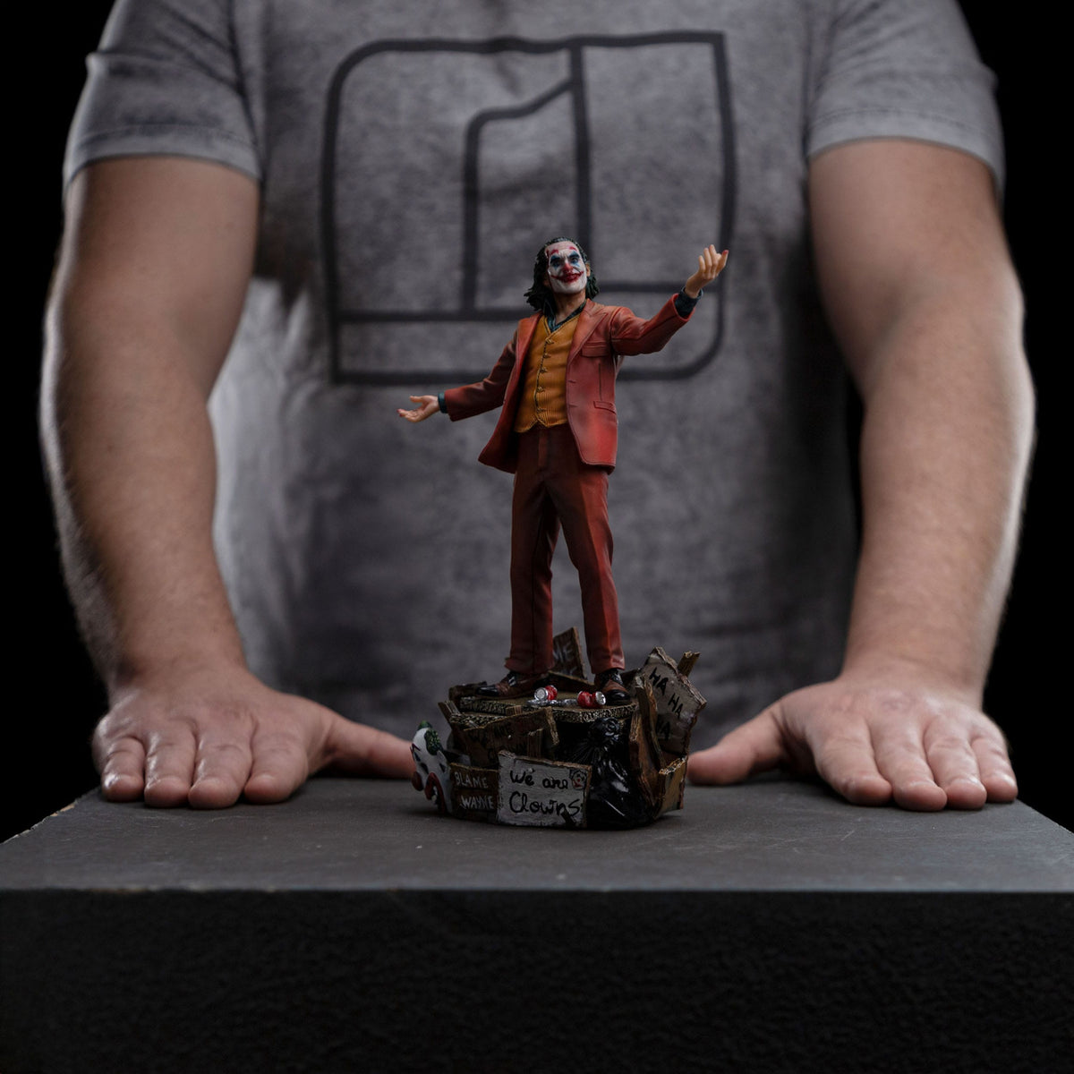 Immagine del prodotto DC Comics Statua Art Scale Deluxe 1/10 Joker (Arthur Fleck)