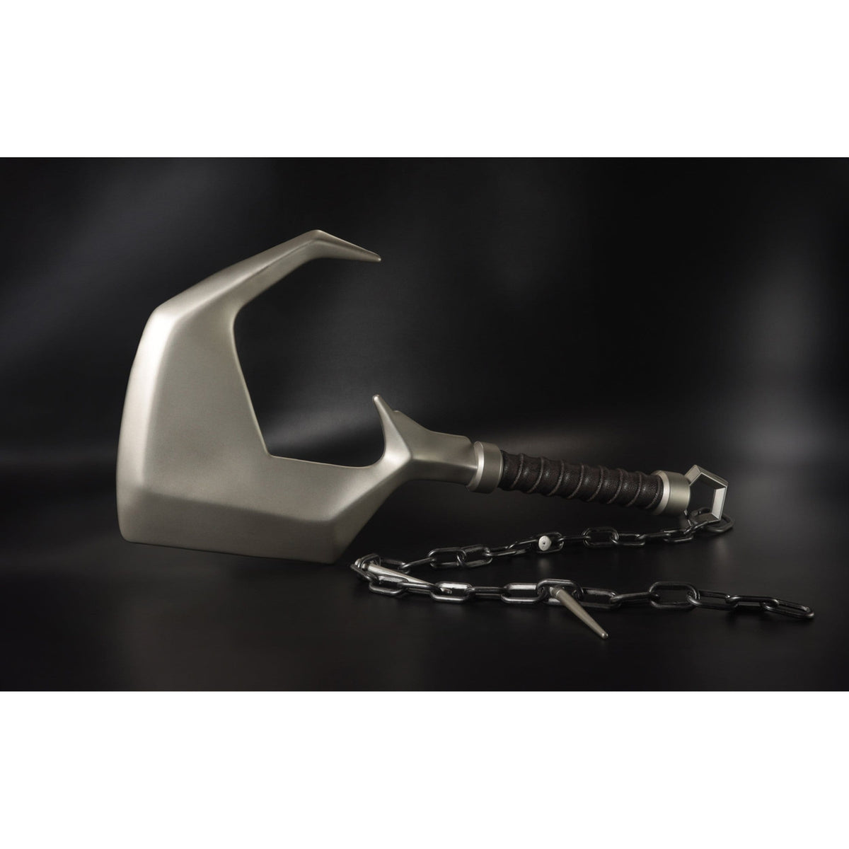 Produktbild DC Direct 1/1 Prop-Replik Lobos Hook (Supergirl Movie)
